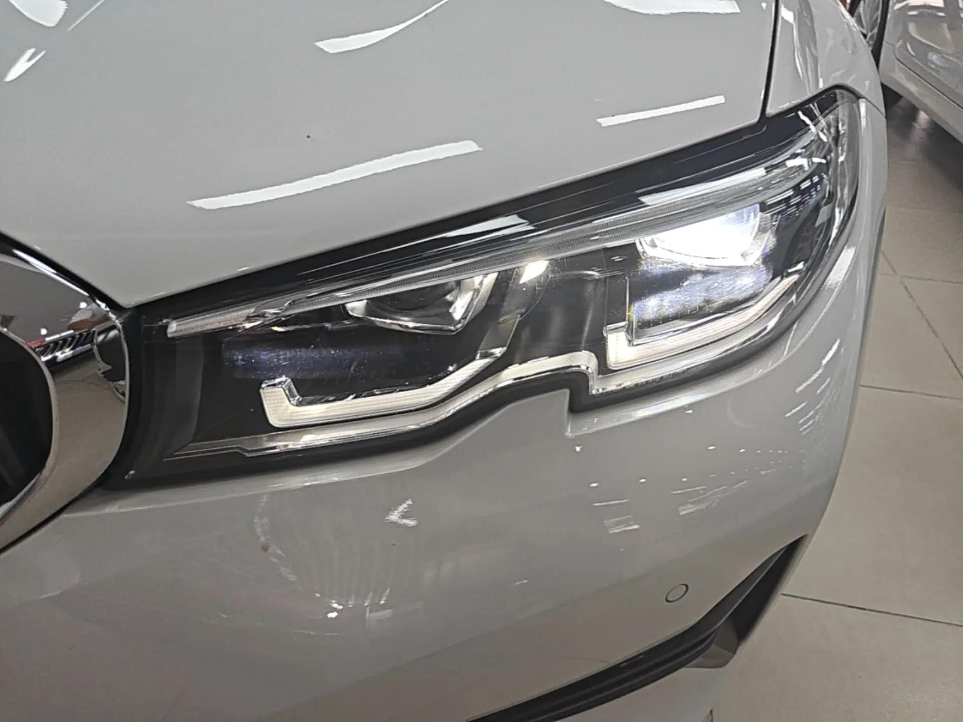 BMW 3 Series 2021 Second Facelift 320i Sport Package — миниатюра 8