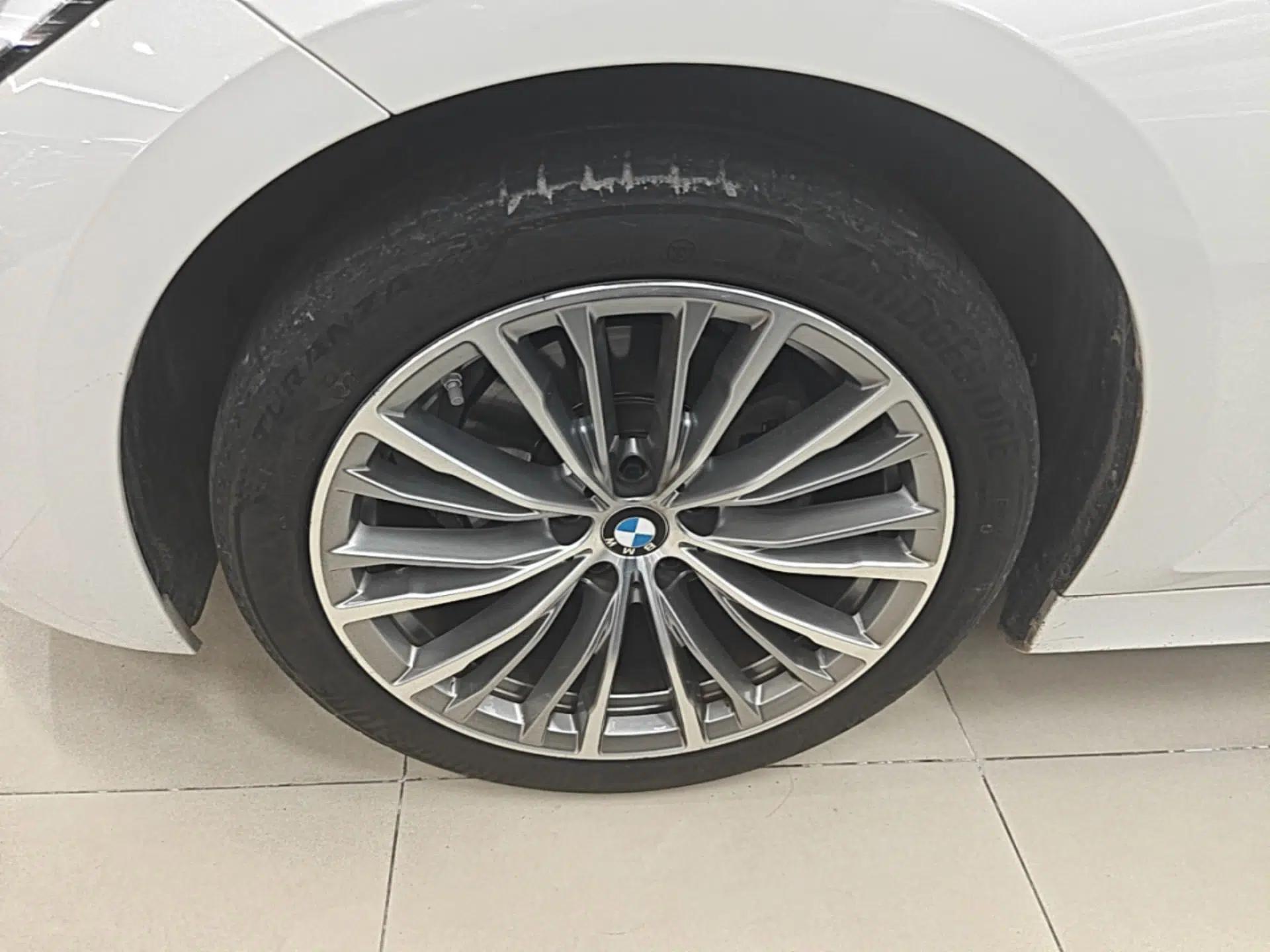 BMW 3 Series 2021 Second Facelift 320i Sport Package — миниатюра 10