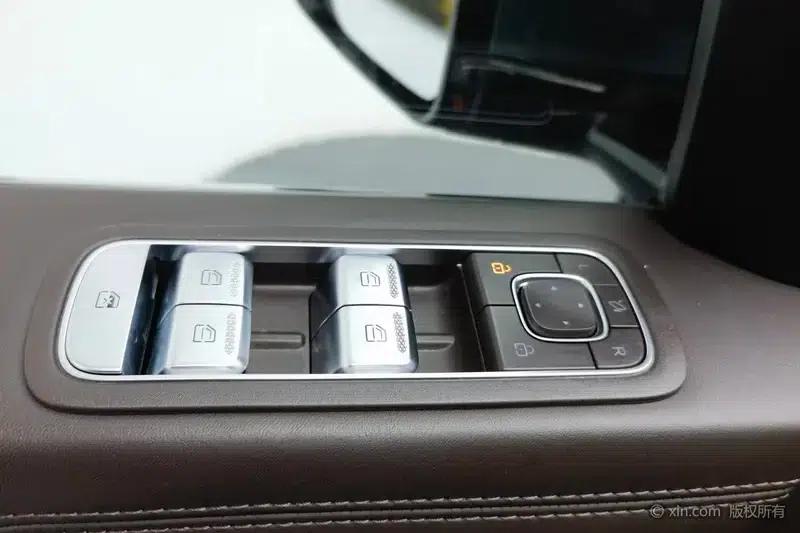 Beijing BJ60 2022 2.0T Automatic 11-seater — миниатюра 22