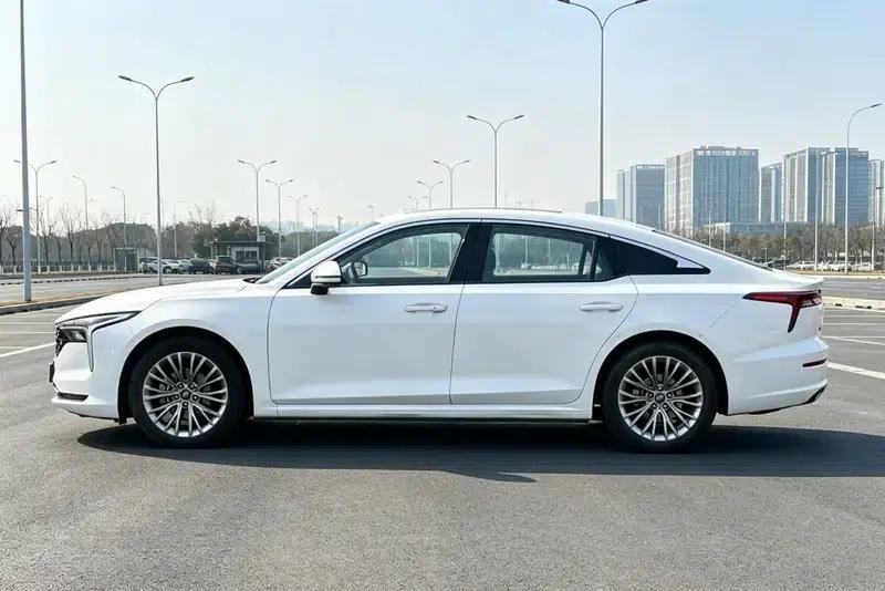 Bestune B70 2023 Third Generation 1.5T Automatic Enjoyment Edition 70th Anniversary Edition — миниатюра 4