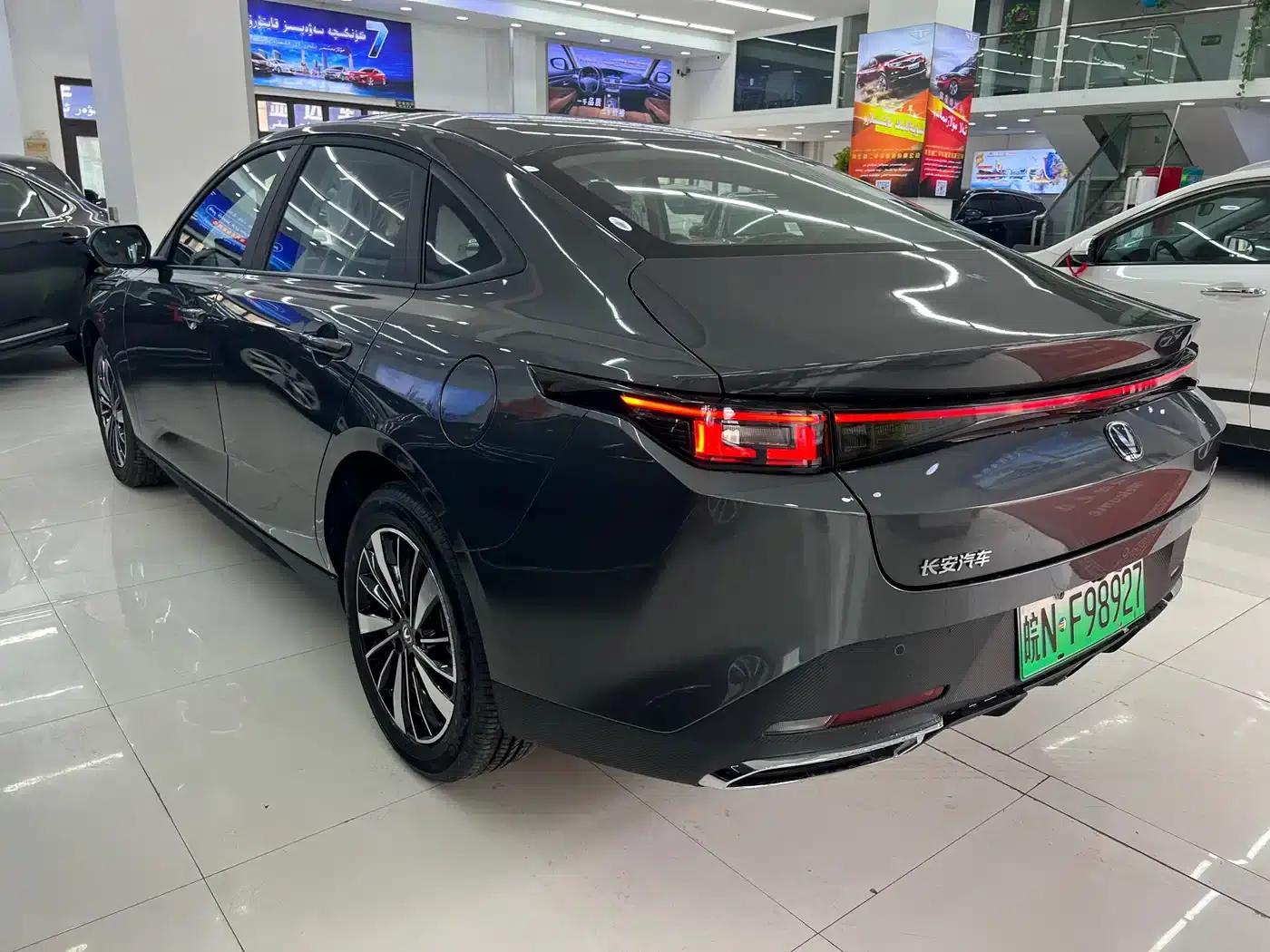 Changan Eado PHEV 2025 Smart Blue Whale 145KM Battleship Edition — миниатюра 8