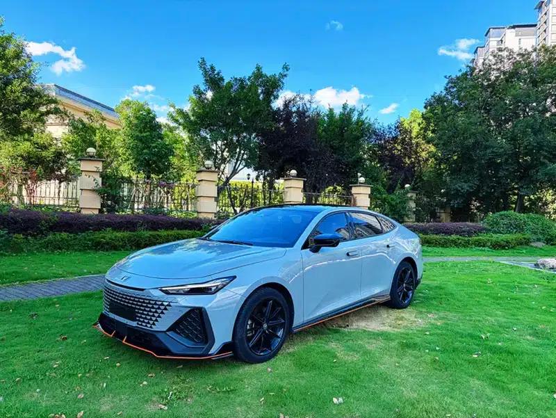 Changan UNI-V 2023 2.0T Speed Edition — миниатюра 1