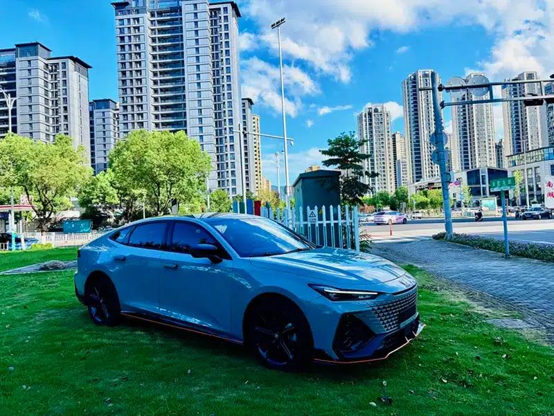Changan UNI-V 2023 2.0T Speed Edition — миниатюра 3