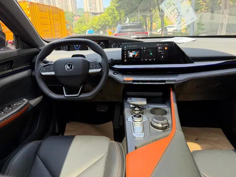 Changan UNI-V 2023 1.5T Premium Edition — миниатюра 6