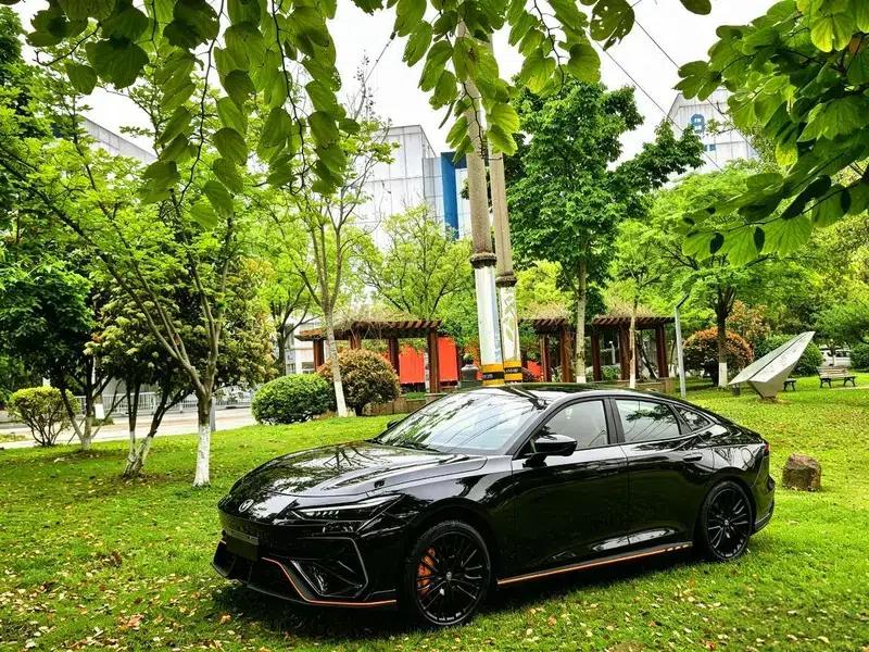 Changan UNI-V 2025 Model, Third Generation, 2.0T Sport Edition — миниатюра 1