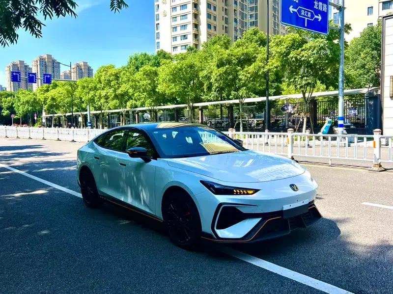 Changan UNI-V 2025 Model, Third Generation, 2.0T Sport Edition — миниатюра 3