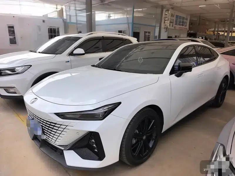 Changan UNI-V 2023 1.5T Premium Edition — миниатюра 1