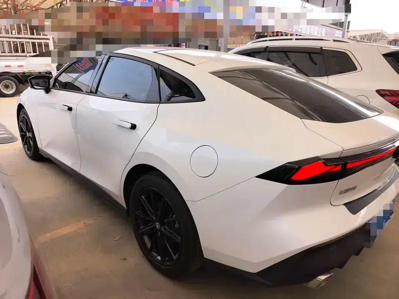 Changan UNI-V 2023 1.5T Premium Edition — миниатюра 4