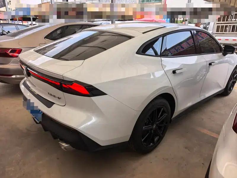 Changan UNI-V 2023 1.5T Premium Edition — миниатюра 6