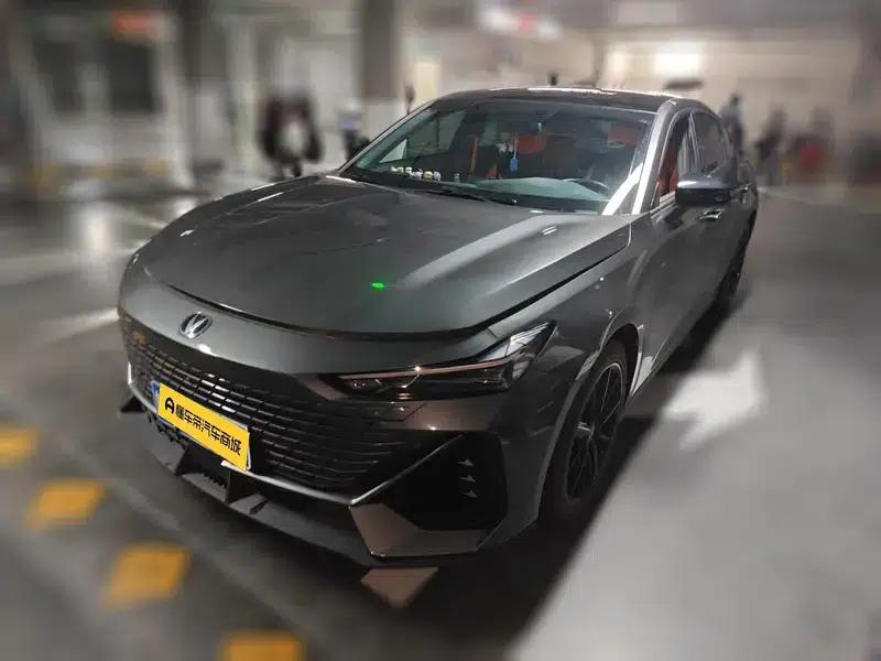 Changan UNI-V 2022 1.5T Premium Edition — миниатюра 1