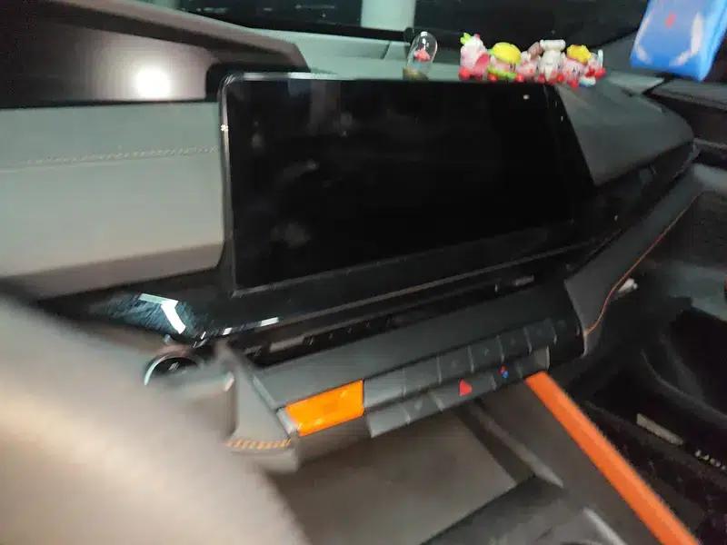 Changan UNI-V 2022 1.5T Premium Edition — миниатюра 12