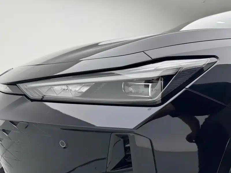Changan UNI-V 2025 1.5T 500Bar Black Warrior Edition — миниатюра 12