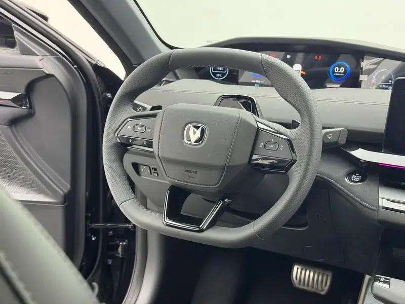 Changan UNI-V 2025 1.5T 500Bar Black Warrior Edition — миниатюра 16