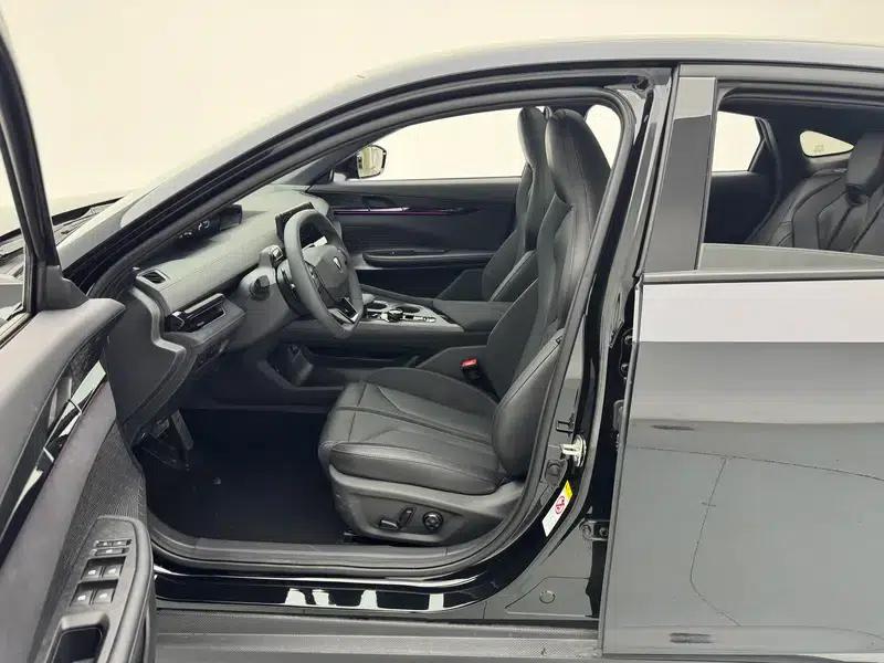 Changan UNI-V 2025 1.5T 500Bar Black Warrior Edition — миниатюра 19