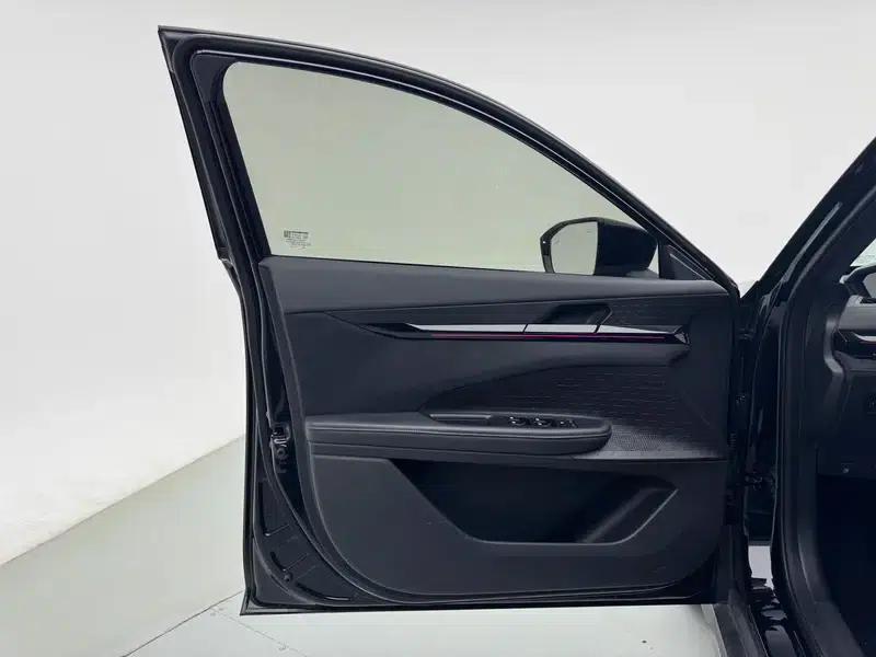 Changan UNI-V 2025 1.5T 500Bar Black Warrior Edition — миниатюра 25