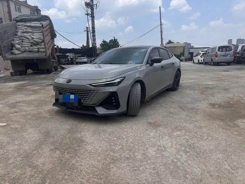 Changan UNI-V 2023 1.5T Premium Edition — миниатюра 1