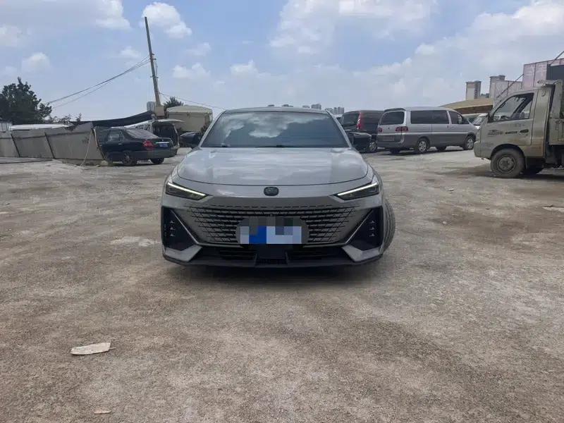 Changan UNI-V 2023 1.5T Premium Edition — миниатюра 2