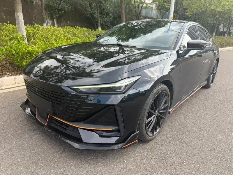 Changan UNI-V 2023 1.5T Premium Edition — миниатюра 1