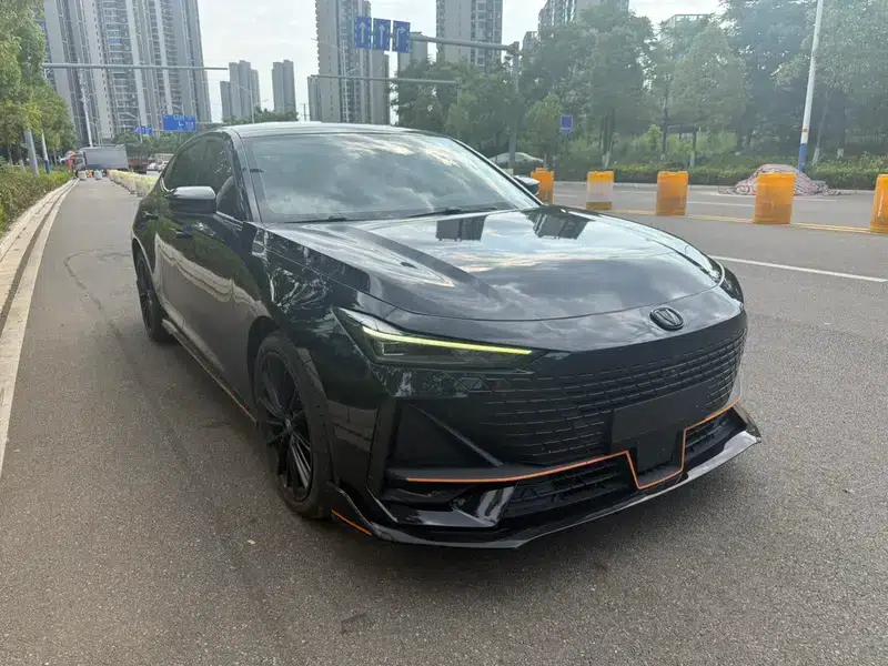 Changan UNI-V 2023 1.5T Premium Edition — миниатюра 3