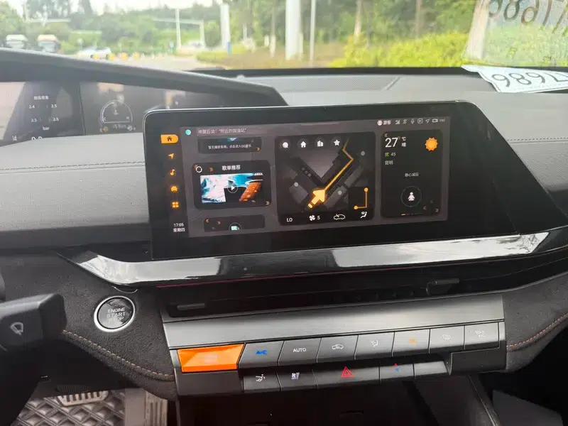 Changan UNI-V 2023 1.5T Premium Edition — миниатюра 9