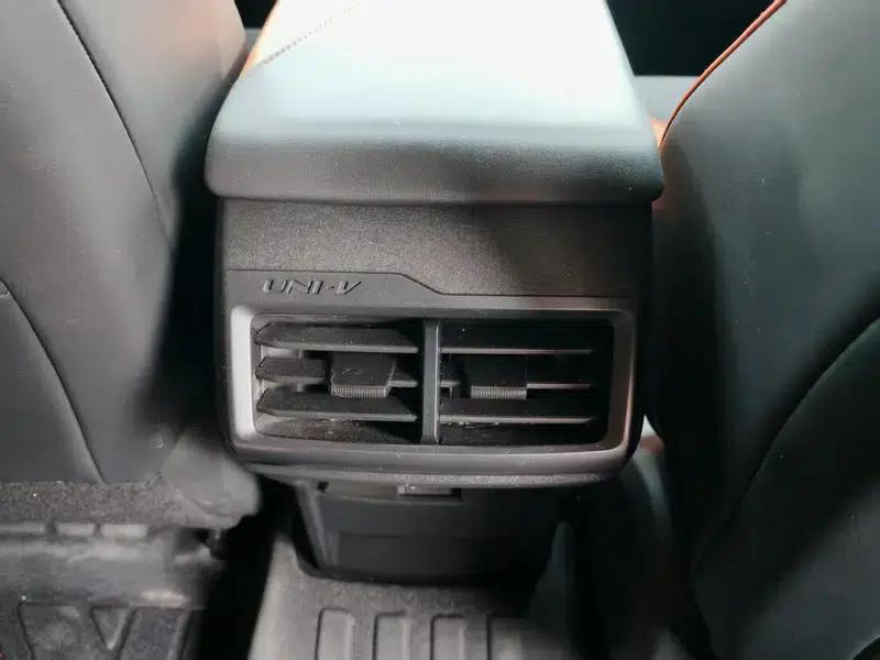 Changan UNI-V 2023 1.5T Sport Edition — миниатюра 9