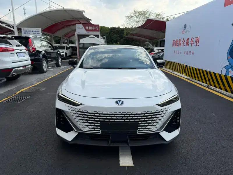 Changan UNI-V 2023 1.5T Premium Edition — миниатюра 2