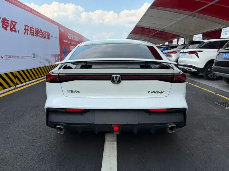 Changan UNI-V 2023 1.5T Premium Edition — миниатюра 6