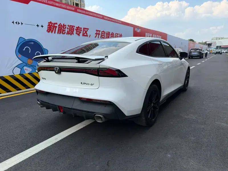 Changan UNI-V 2023 1.5T Premium Edition — миниатюра 7