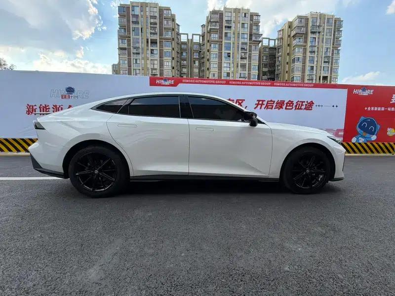 Changan UNI-V 2023 1.5T Premium Edition — миниатюра 8