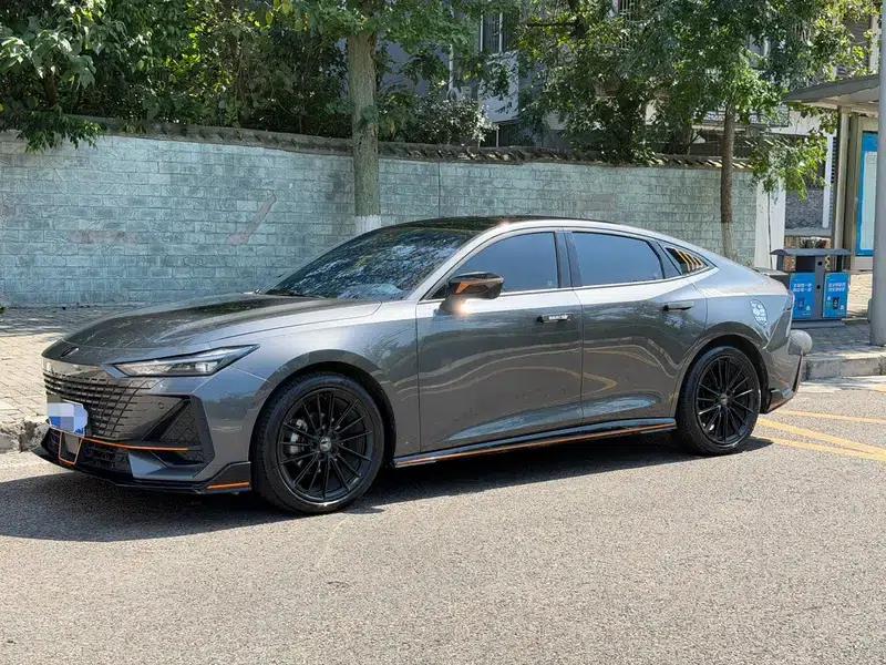 Changan UNI-V 2022 1.5T Sport Edition — миниатюра 1