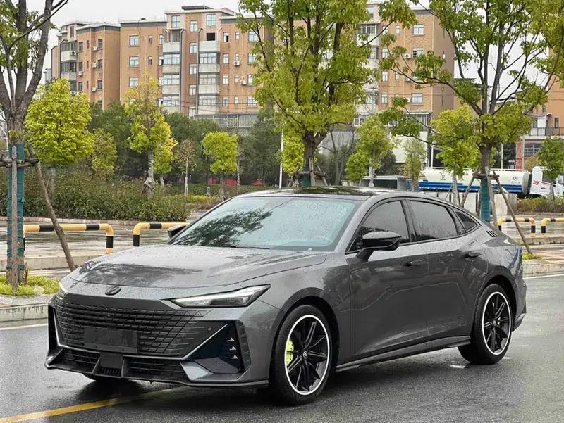 Changan UNI-V 2022 1.5T Premium Edition — миниатюра 1