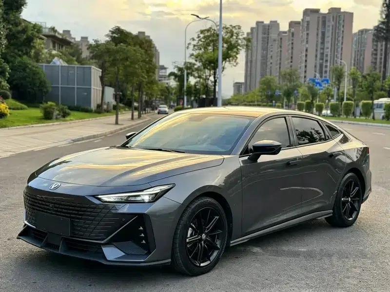 Changan UNI-V 2022 1.5T Premium Edition — миниатюра 1
