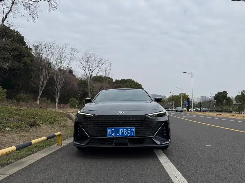 Changan UNI-V 2022 1.5T Premium Edition — миниатюра 2
