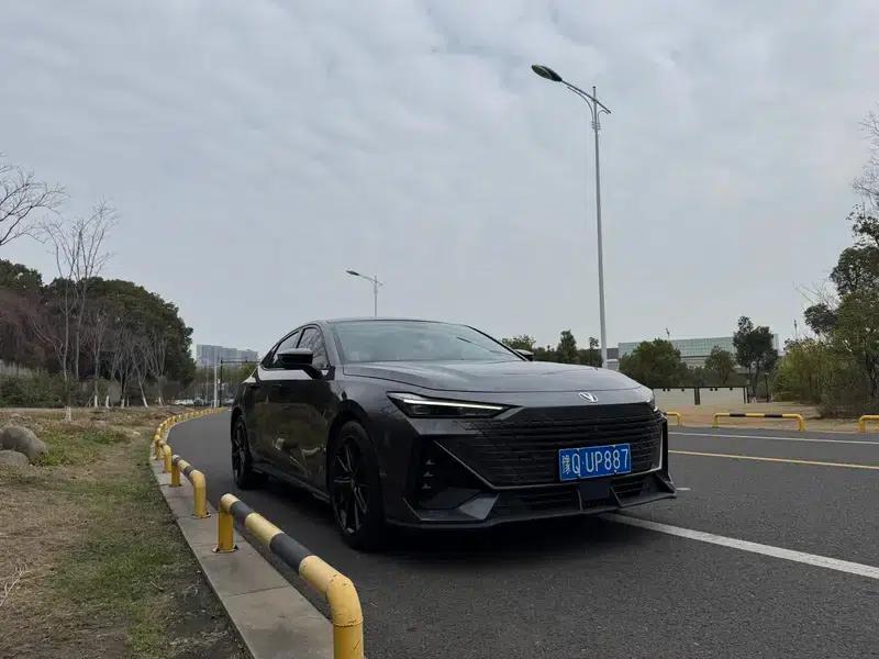 Changan UNI-V 2022 1.5T Premium Edition — миниатюра 3