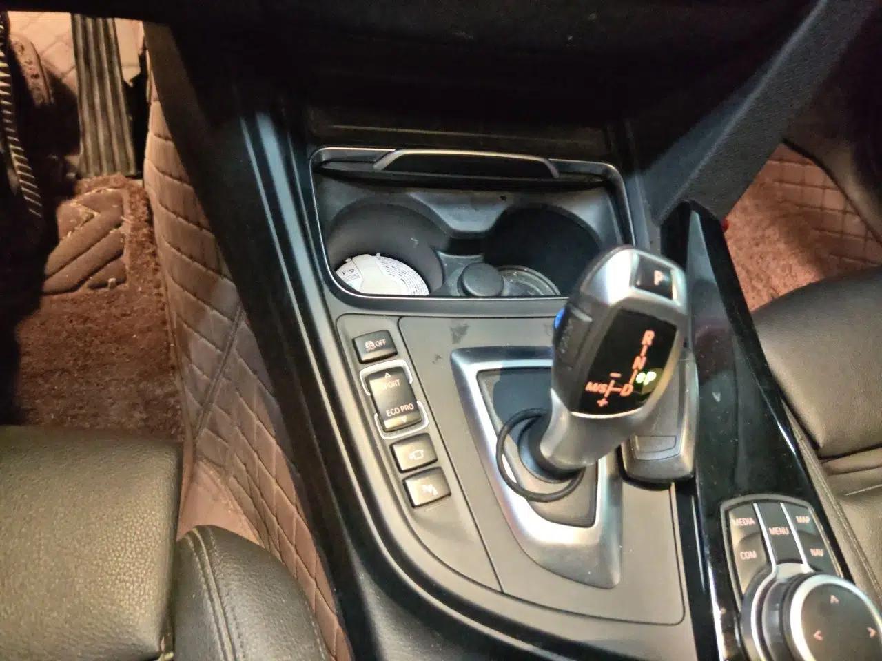 BMW 3 Series GT 2018 320i Sport Edition — миниатюра 14