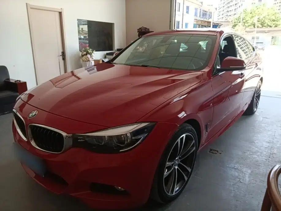 BMW 3 Series GT 2018 320i M Sport Edition — миниатюра 1