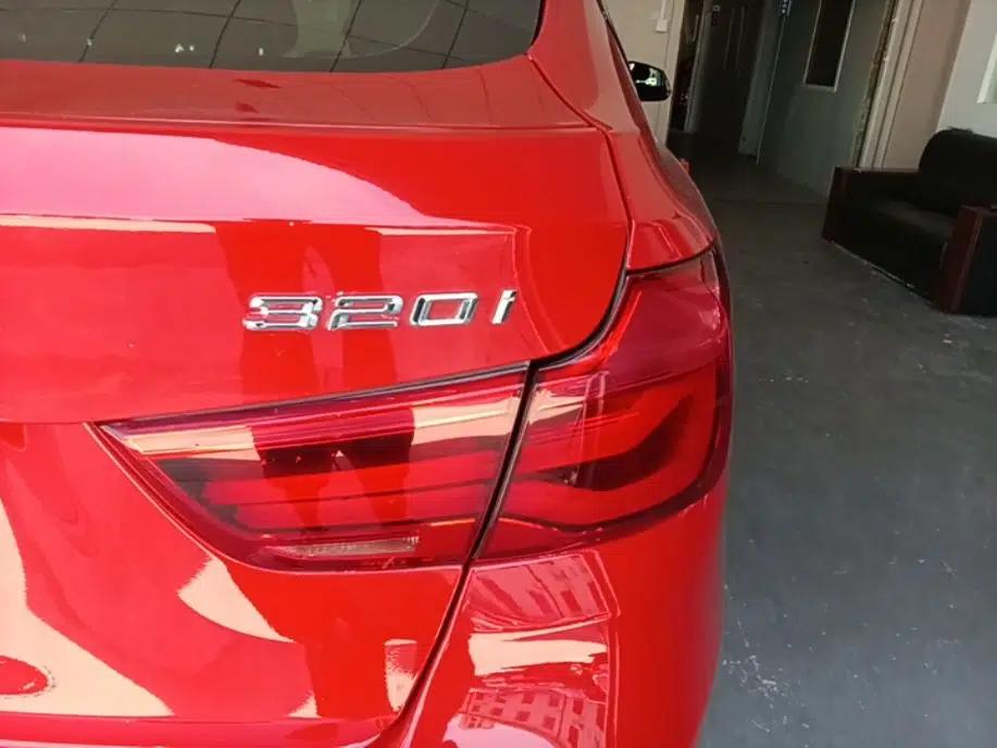 BMW 3 Series GT 2018 320i M Sport Edition — миниатюра 9
