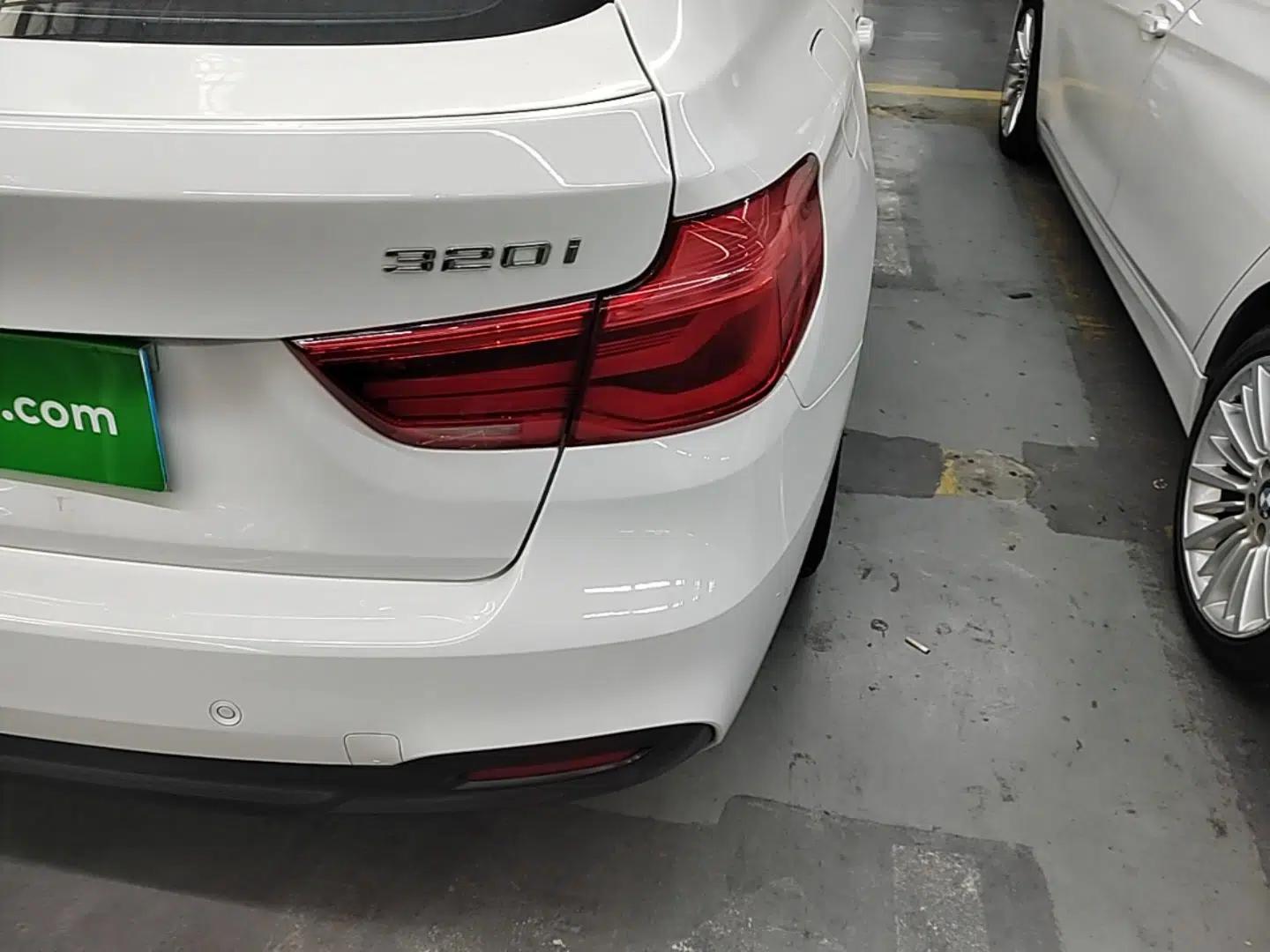BMW 3 Series GT 2018 320i M Sport Edition — миниатюра 9
