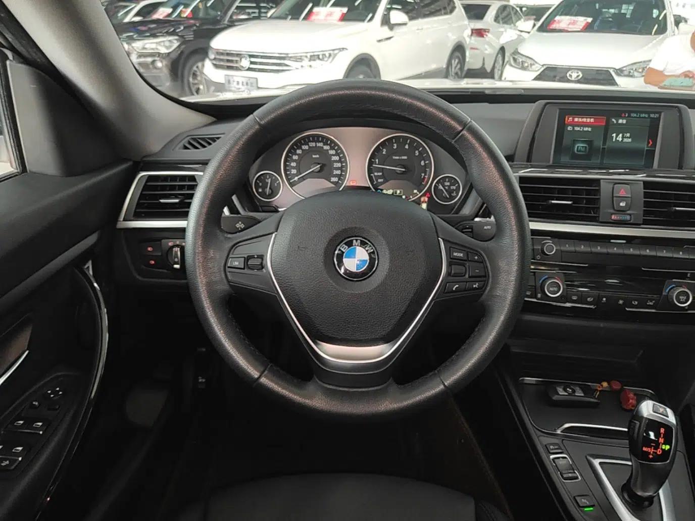 BMW 3 Series GT 2018 320i Sport Edition — миниатюра 13