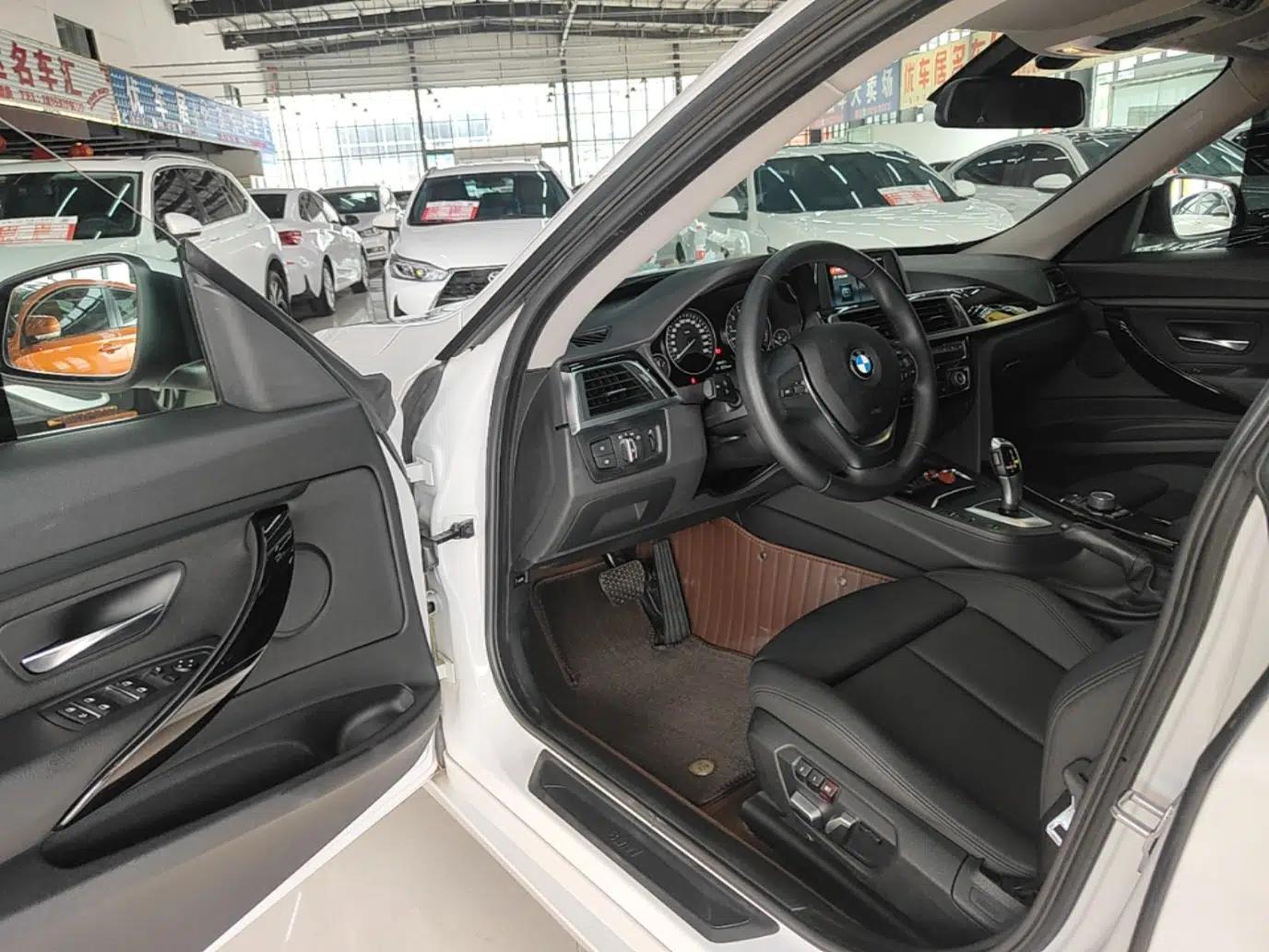 BMW 3 Series GT 2018 320i Sport Edition — миниатюра 18