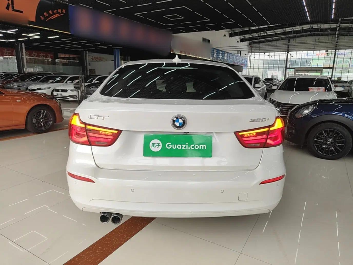 BMW 3 Series GT 2018 320i Sport Edition — миниатюра 5