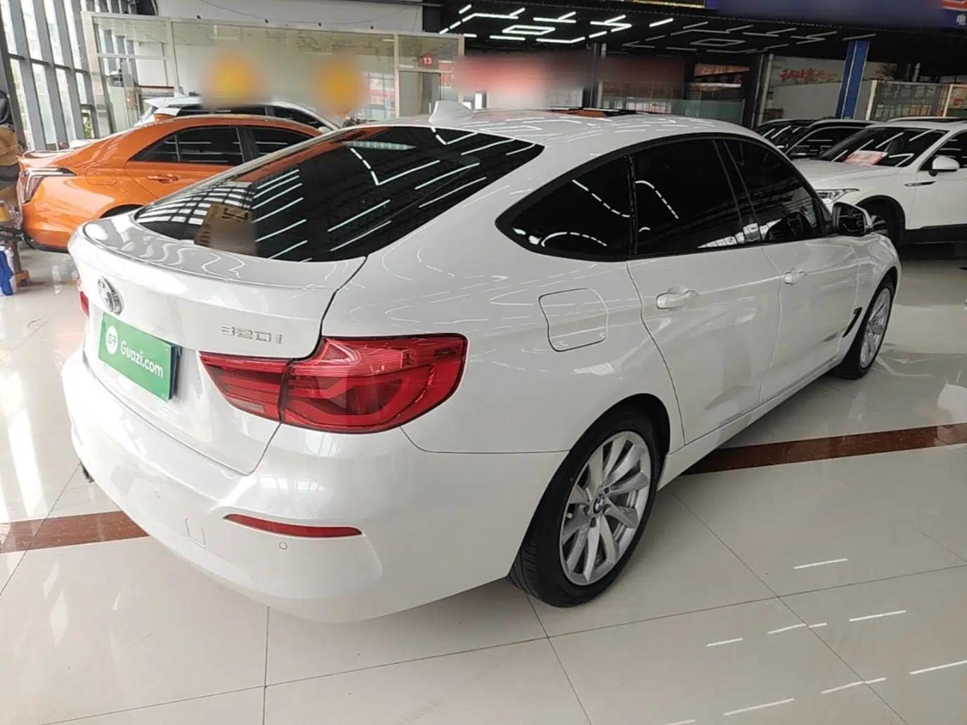 BMW 3 Series GT 2018 320i Sport Edition — миниатюра 6