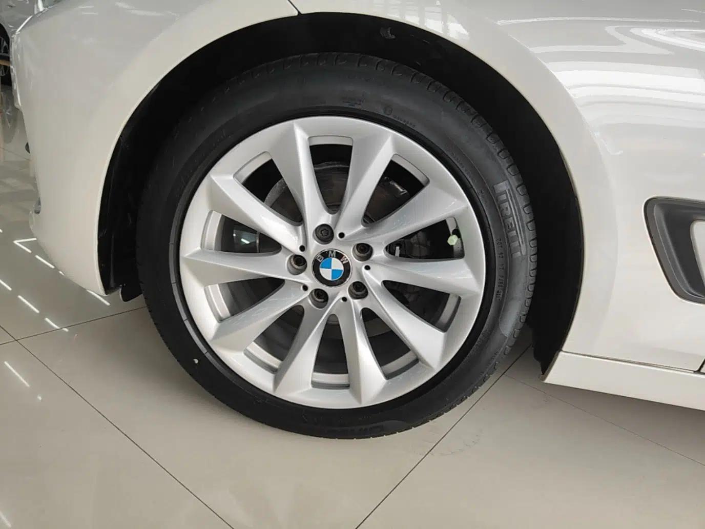 BMW 3 Series GT 2018 320i Sport Edition — миниатюра 10