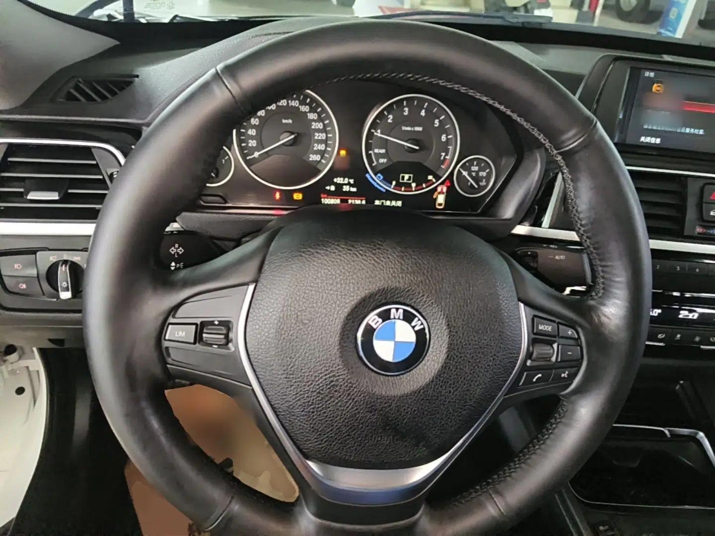 BMW 3 Series GT 2018 320i Sport Edition — миниатюра 13