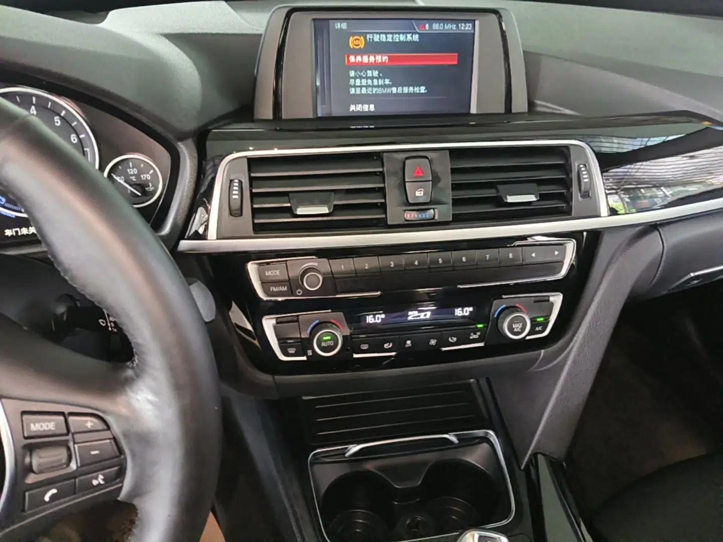 BMW 3 Series GT 2018 320i Sport Edition — миниатюра 15