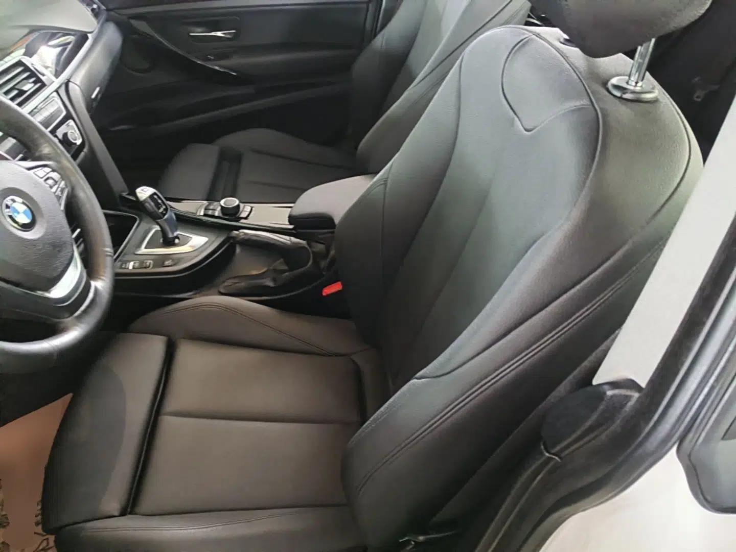 BMW 3 Series GT 2018 320i Sport Edition — миниатюра 17