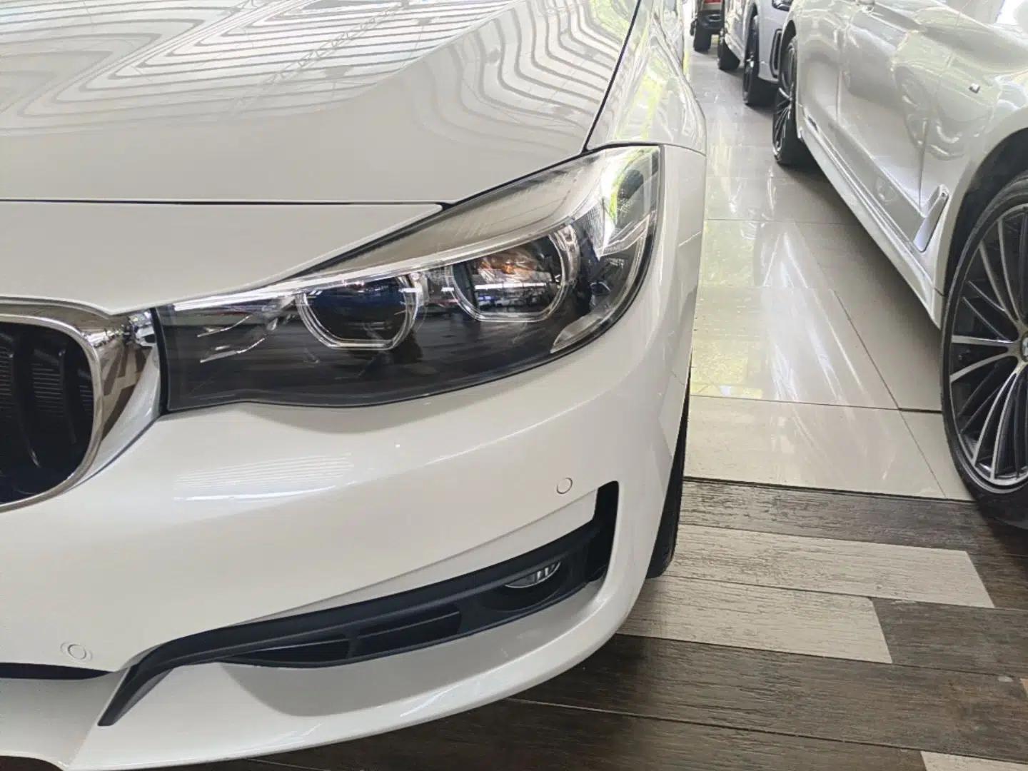 BMW 3 Series GT 2018 320i Sport Edition — миниатюра 8
