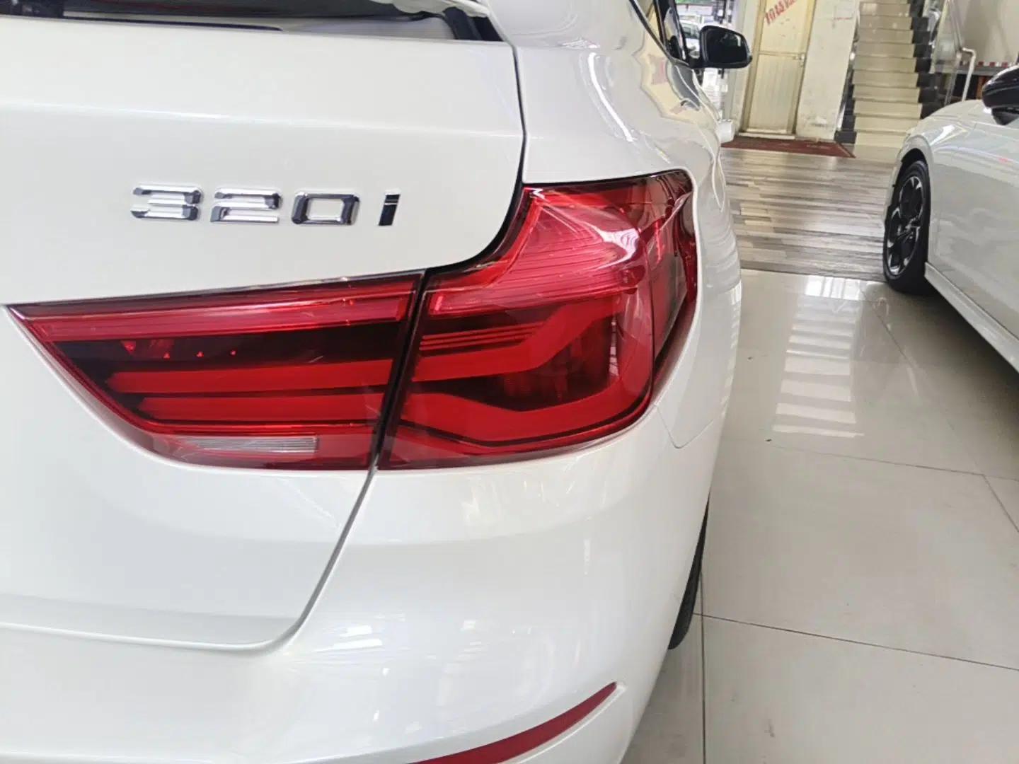BMW 3 Series GT 2018 320i Sport Edition — миниатюра 9