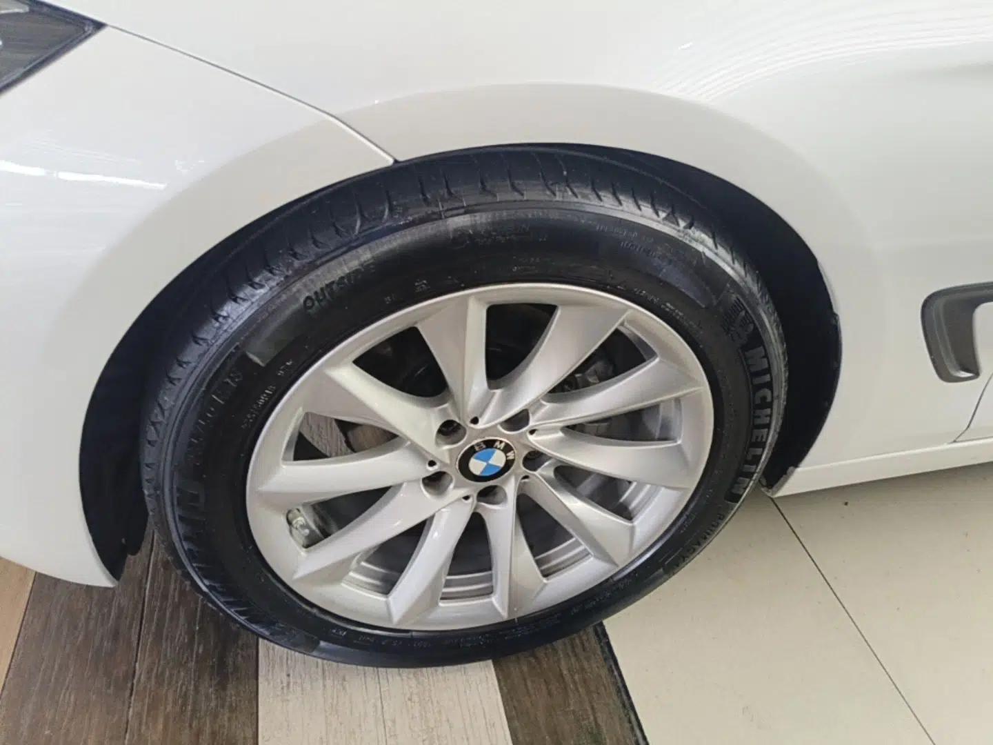 BMW 3 Series GT 2018 320i Sport Edition — миниатюра 10