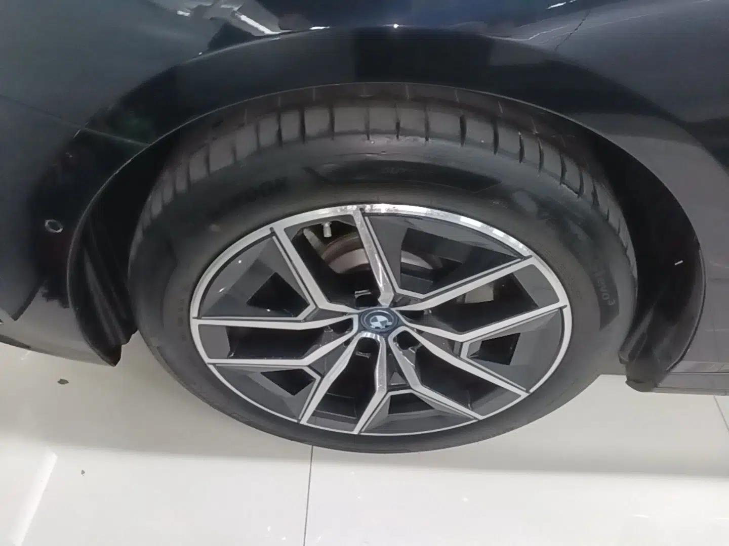 BMW i5 2024 eDrive 35L M Sport Package — миниатюра 10